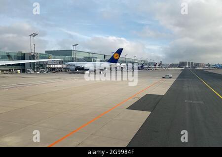 Frankfurt, Deutschland – 24. September 2019: Vorfeld des Frankfurter Flughafens mit internationalen Flugzeugen Stockfoto