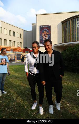 Guido Maria Kretschmer mit Ehemann Frank Mutters bei der Premiere des Theaterstücks 'Mord im Orientexpress' in der Komödie am Kurfürstendamm im Schill Stockfoto