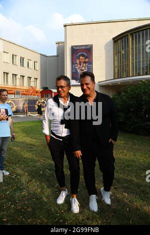 Guido Maria Kretschmer mit Ehemann Frank Mutters bei der Premiere des Theaterstücks 'Mord im Orientexpress' in der Komödie am Kurfürstendamm im Schill Stockfoto