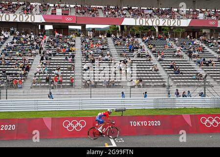 Tokio, Japan. 24. Juli 2021. Wenige Zuschauer im Stadion, Radfahren, Straßenrennen der Männer, Straßenrennen der Männer, Straßenrennen der Männer, Radrennen der Straßenmänner auf dem Fuji Speedway SHIZUOKA 07/24/2021 Olympische Sommerspiele 2020, von 07/23 bis 2021 - 08.08.2021 in Tokio/Japan. Kredit: dpa/Alamy Live Nachrichten Stockfoto