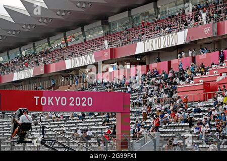 Tokio, Japan. 24. Juli 2021. Wenige Zuschauer im Stadion, Radfahren, Straßenrennen der Männer, Straßenrennen der Männer, Straßenrennen der Männer, Radrennen der Straßenmänner auf dem Fuji Speedway SHIZUOKA 07/24/2021 Olympische Sommerspiele 2020, von 07/23 bis 2021 - 08.08.2021 in Tokio/Japan. Kredit: dpa/Alamy Live Nachrichten Stockfoto