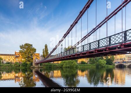 South Portland Street Suspension Bridge über den Fluss Clyde in Glasgow, Schottland, Großbritannien Stockfoto