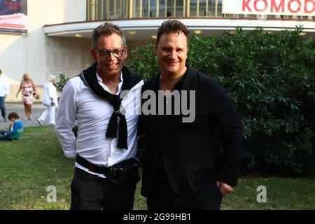 Guido Maria Kretschmer mit Ehemann Frank Mutters bei der Premiere des Theaterstücks 'Mord im Orientexpress' in der Komödie am Kurfürstendamm im Schill Stockfoto