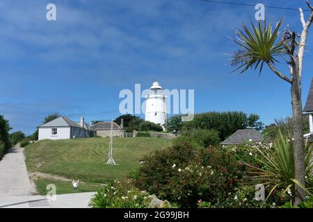 Leuchtturm auf St. Agnes an einem sonnigen Tag, Isles of Scilly, Cornwall, Großbritannien Stockfoto