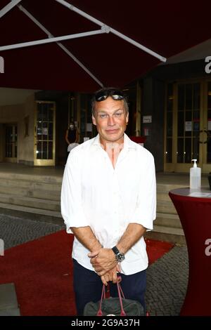 Pierre Besson bei der Premiere des Theaterstücks 'Mord im Orientexpress' in der Komödie am Kurfürstendamm im Schiller Theater. Berlin, 24.07.2021 Stockfoto