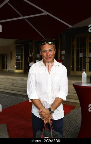 Pierre Besson bei der Premiere des Theaterstücks 'Mord im Orientexpress' in der Komödie am Kurfürstendamm im Schiller Theater. Berlin, 24.07.2021 Stockfoto