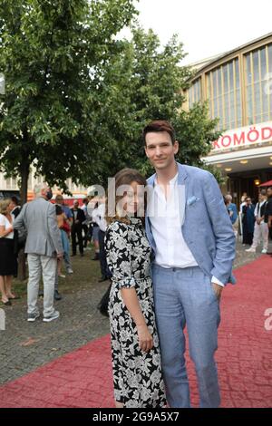 Alice Dwyer und Sabin Tambra bei der Premiere des Theaterstücks 'Mord im Orientexpress' in der Komödie am Kurfürstendamm im Schiller Theater. Berlin, Stockfoto