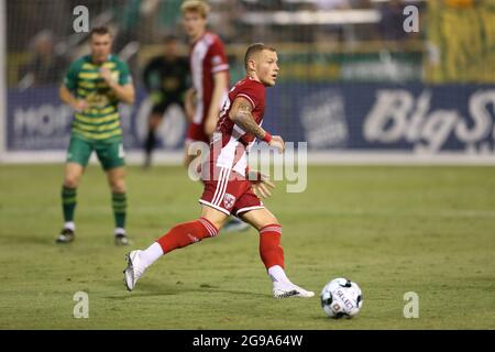 St. Petersburg, FL USA; Loudoun United FC-Stürmer Erik Sorga (25) dribbelt den Ball während eines USL-Fußballspiels gegen die Tampa Bay Rowdies, Stockfoto