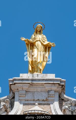 kathedrale von santa maria degli angeli la faccita Detail der goldenen Statue Stockfoto