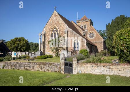 st. marys Pfarrkirche im Dorf kiddingfold surrey Stockfoto