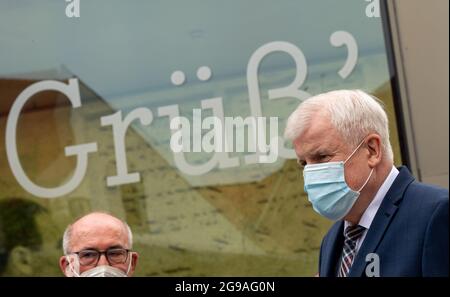 München, Deutschland. Juli 2021. Bundesinnenminister Horst Seehofer (CSU) kommt zur Eröffnungsveranstaltung des Festjahres "1700 Jahre jüdisches Leben in Deutschland". Kredit: Peter Kneffel/dpa/Alamy Live Nachrichten Stockfoto