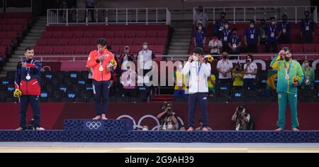 (210725) -- TOKIO, 25. Juli 2021 (Xinhua) -- Medaillengewinnerinnen nehmen an der Verleihung des 66 kg schweren Judo der Männer bei den Olympischen Spielen 2020 in Tokio, Japan, am 25. Juli 2021 Teil. (Xinhua/Lui Siu Wai) Stockfoto