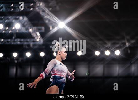 Die britische Amelie Morgan ist am zweiten Tag der Olympischen Spiele in Tokio 2020 in Japan am Balancebalken während der Women's Qualification Subdivision 2 im Ariake Gymnastic Center in Aktion. Bilddatum: Sonntag, 25. Juli 2021. Stockfoto