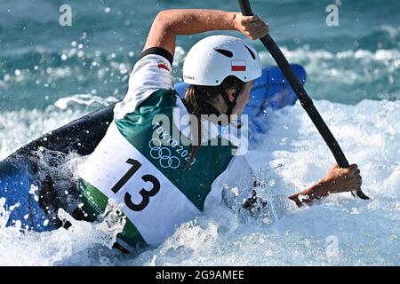Tokio. Japan. 25. Juli 2021. Kanuslalom. Kasai Kanuslalom Center. 1-1. 6chome. Rinkaicho, Edogawa-ku. Tokio. Klaudia Zwolinska (POL) bei den Frauen zweite Hitze im K1. Kredit Garry Bowden/Sport in Pictures/Alamy Live Nachrichten Stockfoto