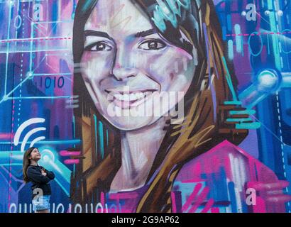 Graffiti-Wandgemälde von Shona Hardie für das Edinburgh Science Festival von CEO Natalie Duffield, das Frauen in STEM, Schottland, Großbritannien, feiert Stockfoto