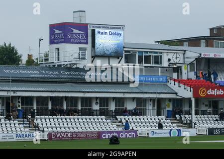 HOVE, GROSSBRITANNIEN. Das Spiel AM 25. JULI wurde während des Royal London One Day Cup-Spiels zwischen dem Sussex County Cricket Club und dem Durham County Cricket Club am 1. Central County Ground, Hove, am Sonntag, dem 25. Juli 2021 abgebrochen. (Kredit: Will Matthews | MI News) Kredit: MI News & Sport /Alamy Live News Stockfoto