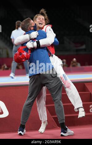 (210725) -- TOKIO, 25. Juli 2021 (Xinhua) -- Anastasija Zolotic aus den Vereinigten Staaten feiert nach dem 57 kg schweren Taekwondo-Endspiel der Frauen bei den Olympischen Spielen 2020 in Tokio, Japan, am 25. Juli 2021. (Xinhua/Wang Yuguo) Stockfoto