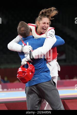 (210725) -- TOKIO, 25. Juli 2021 (Xinhua) -- Anastasija Zolotic aus den Vereinigten Staaten feiert nach dem 57 kg schweren Taekwondo-Endspiel der Frauen bei den Olympischen Spielen 2020 in Tokio, Japan, am 25. Juli 2021. (Xinhua/Wang Yuguo) Stockfoto