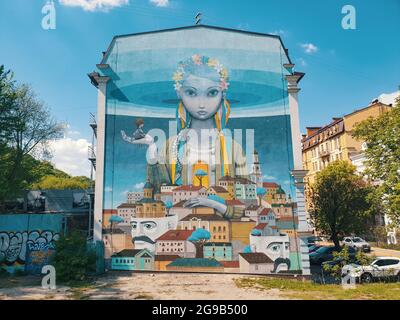 Kiew, Ukraine-29. April 2018: Wunderschöne farbenfrohe Wandmalerei auf dem Wandgemälde eines der buıidings in Andriyivskyy Descent in Kiew, Podil, Ukrain Stockfoto