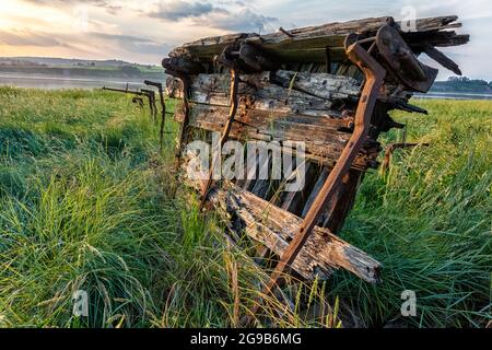 Verfallendes Schiffswrack Aus Holz, Purton, Gloucestershire Stockfoto