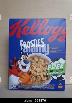 BATTLE CREEK, USA - CA. JULI 2021: Schachtel mit Kelloggs Fröschen Stockfoto