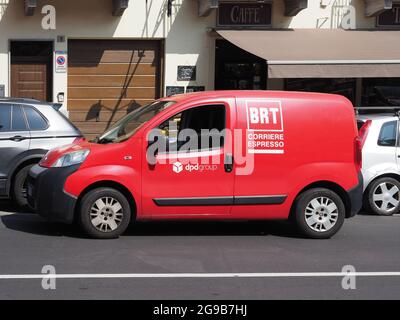 TURIN, ITALIEN - CIRCA JULI 2021: BRT DPD KURIERTRANSPORTER Stockfoto