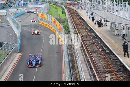 LONDON, GROSSBRITANNIEN. Juli 2021. Ein allgemeiner Überblick über das Rennen während der Runde 13: 2021 Heineken London E-Prix auf dem Excel Circuit am Sonntag, 25. Juli 2021 in LONDON, ENGLAND. Kredit: Taka G Wu/Alamy Live Nachrichten Stockfoto