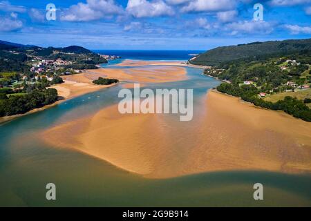 Spanien, das spanische Baskenland, Biskaya, Region Gernika-Lumo, Biosphärenreservat Urdaibai, OKA-Flussmündung bei Ebbe südlich von Mundaka Stockfoto