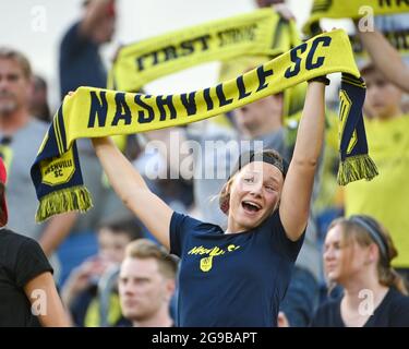 Nashville, TN, USA. Juli 2021. Ein Nashville Soccer-Fan während des MLS-Spiels zwischen dem FC Cincinnati und dem SC Nashville im Nissan Stadium in Nashville, TN. Kevin Langley/CSM/Alamy Live News Stockfoto