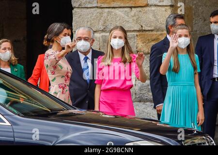 Am 25. Juli 2021 nehmen König und Königin Letizia, Prinzessin Leonor und Prinzessin Sofia am Jakobsstag in der Kathedrale von Santiago de Compostela, Spanien, Teil. Foto von Archie Andrews/ABACAPRESS.COM Stockfoto