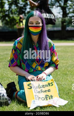 London, Großbritannien. 13. Juni 2021. SUAF (Students United Against Fees) und LSE (Liberate the University) fordern Mieterhöhungen, Uni-Rettungspakete und Kürzung von Uni-Gebühren Stockfoto