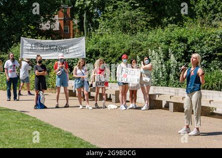 London, Großbritannien. 13. Juni 2021. SUAF (Students United Against Fees) und LSE (Liberate the University) fordern Mieterhöhungen, Uni-Rettungspakete und Kürzung von Uni-Gebühren Stockfoto