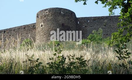 Ansicht der Befestigungsanlagen der Burg helfstyn in der tschechischen republik. Stockfoto