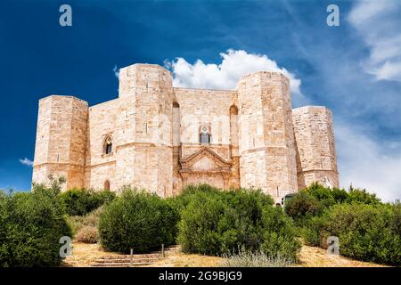 Andria, Italien - 18. Juni 2021: Castel del Monte von Friedrich II. Von Schwaben in Apulien ohne jemanden Stockfoto