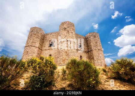 Andria, Italien - 18. Juni 2021: Castel del Monte von Friedrich II. Von Schwaben in Apulien ohne jemanden Stockfoto