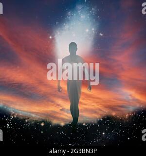 Menschliche Figur taucht aus Licht auf. Geist oder Aura Stockfoto
