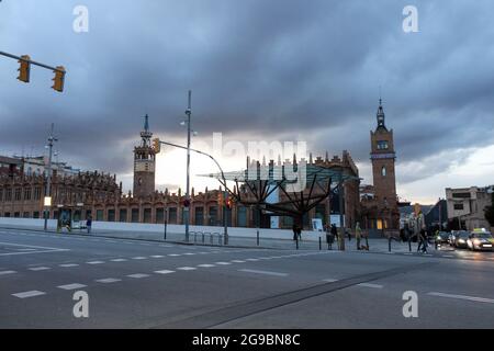 BARCELONA, SPANIEN Okt 23 2019 - Blick auf das CaixaForum, ein Kultur- und Kunstzentrum in Barcelona, Katalonien, Spanien. Stockfoto