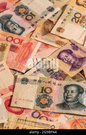 Die Zusammensetzung der Chinesischen Renminbi Yuan RMB. Die Währung. Yuan CNY Banknoten bietet große Möglichkeiten für die Illustration von Themen als Geschäft verwendet werden, Stockfoto