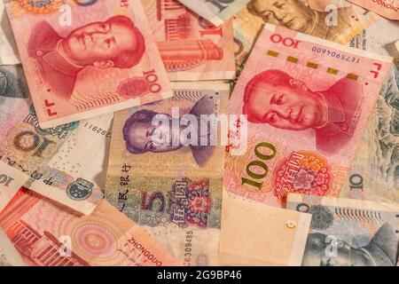 Die Zusammensetzung der Chinesischen Renminbi Yuan RMB. Die Währung. Yuan CNY Banknoten bietet große Möglichkeiten für die Illustration von Themen als Geschäft verwendet werden, Stockfoto