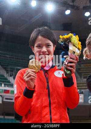 Tokio, Japan. Juli 2021. Die japanische Uta Abes posiert während der Verleihung der 52-kg-Medaille der Frauen an die Olympischen Spiele in Tokio am Sonntag, den 25. Juli 2021, im Nippon Budokan in Tokio, Japan. Foto von Keizo Mori/UPI Credit: UPI/Alamy Live News Stockfoto