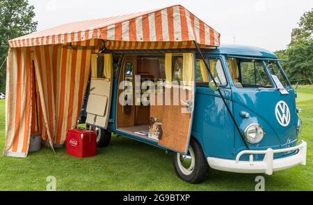 Ein VW Westfalia Bus aus dem Jahr 1960, ausgestellt auf der Pittsburgh Vintage Grand Prix und Automobilausstellung in Pittsburgh, Pennsylvania, USA Stockfoto