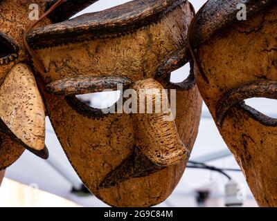 Nahaufnahme der traditionellen Korkmasken aus dem traditionellen Karneval Sardiniens Stockfoto
