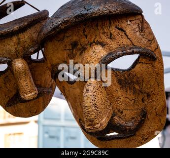 Nahaufnahme der traditionellen Korkmasken aus dem traditionellen Karneval Sardiniens Stockfoto