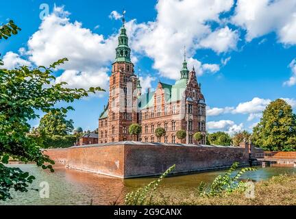 Schloss Rosenborg, Kopenhagen, Dänemark, an einem sonnigen Tag. Im 15. Jahrhundert als Landhaus im Stil der niederländischen Renaissance erbaut. Stockfoto