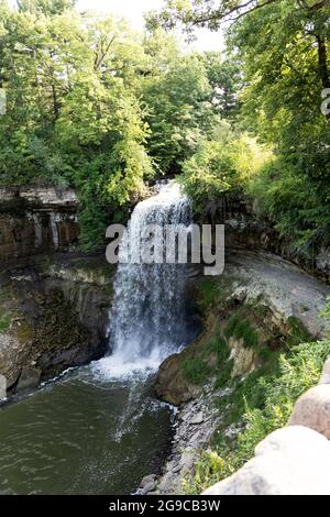 Minnehaha fällt im Minnehaha Park in Minneapolis, Minnesota, USA. Stockfoto