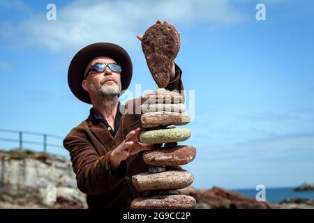 Pictured Stone Stacker Creator und Gründer James Craig Page 2021 Edinburgh Science Festival lässt keine Wünsche offen Stockfoto