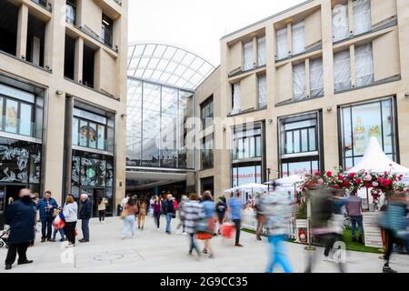 St James Quarter, Edinburgh, Schottland interne und externe allgemeine Ansichten des geschäftigen Einkaufstages Stockfoto