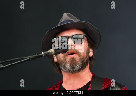 Gaz Coombes von Supergrass tritt am dritten Tag des Tramlines Festivals in, am 7/25/2021, auf der Hauptbühne auf. (Foto von Isaac Parkin/News Images/Sipa USA) Quelle: SIPA USA/Alamy Live News Stockfoto