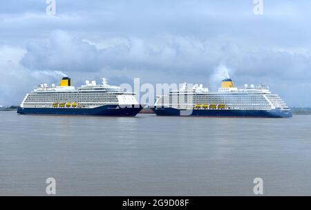 25/07/2021 Gravesend Reach DIE beiden Geister von SAGA, Discovery and Adventure, treffen sich heute Nachmittag in Gravesend Reach. Stockfoto