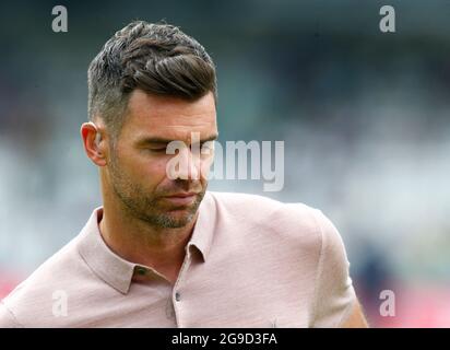 London, Großbritannien. Juli 2021. LONDON, ENGLAND - Juli 25: James Anderson arbeitet für BBC Sport während der Hundert zwischen London Spirit Women und Oval Invincible Women im Lord's Stadium, London, UK am 25. Juli 2021 Credit: Action Foto Sport/Alamy Live News Stockfoto